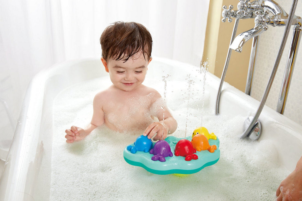 Hape - Bath Toys: Musical Whale Fountain