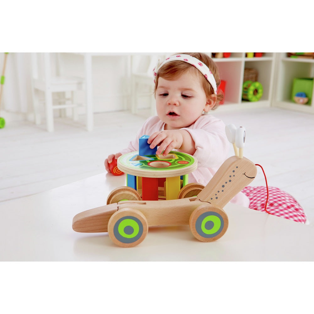 Hape - Push & Pull: Walk-A-Long Snail