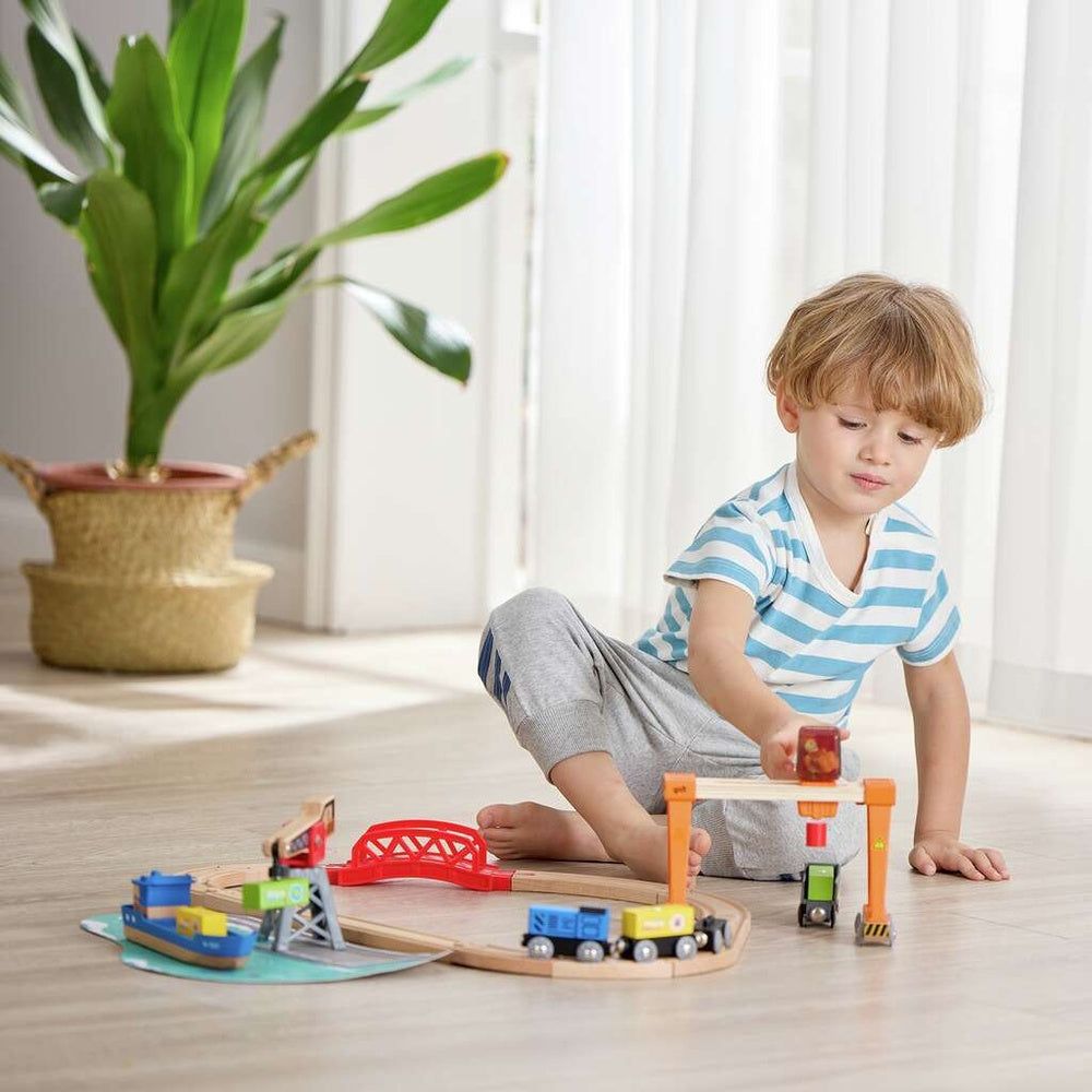 Hape - Railway: Lift & Load Harbour Set