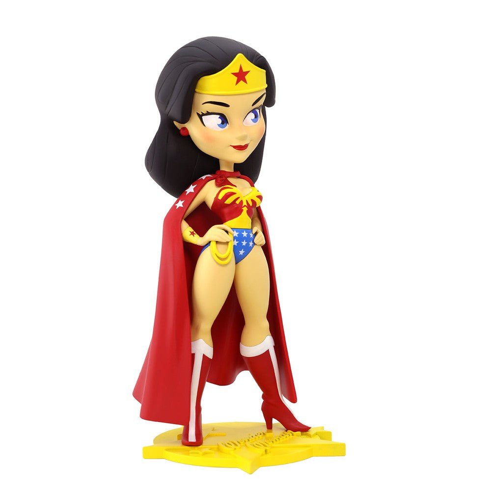 Cryptozoic: Movie Collectible: Lynda Carter Wonder Woman with Cape (Limted Edition)