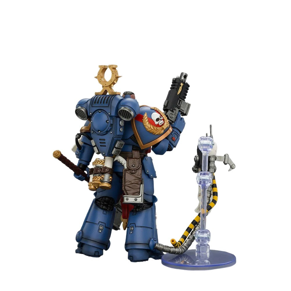 Warhammer Collectibles: 1/18 Scale Ultramarines Ferren Areios with Thunder Hammer and Bolt Pistol