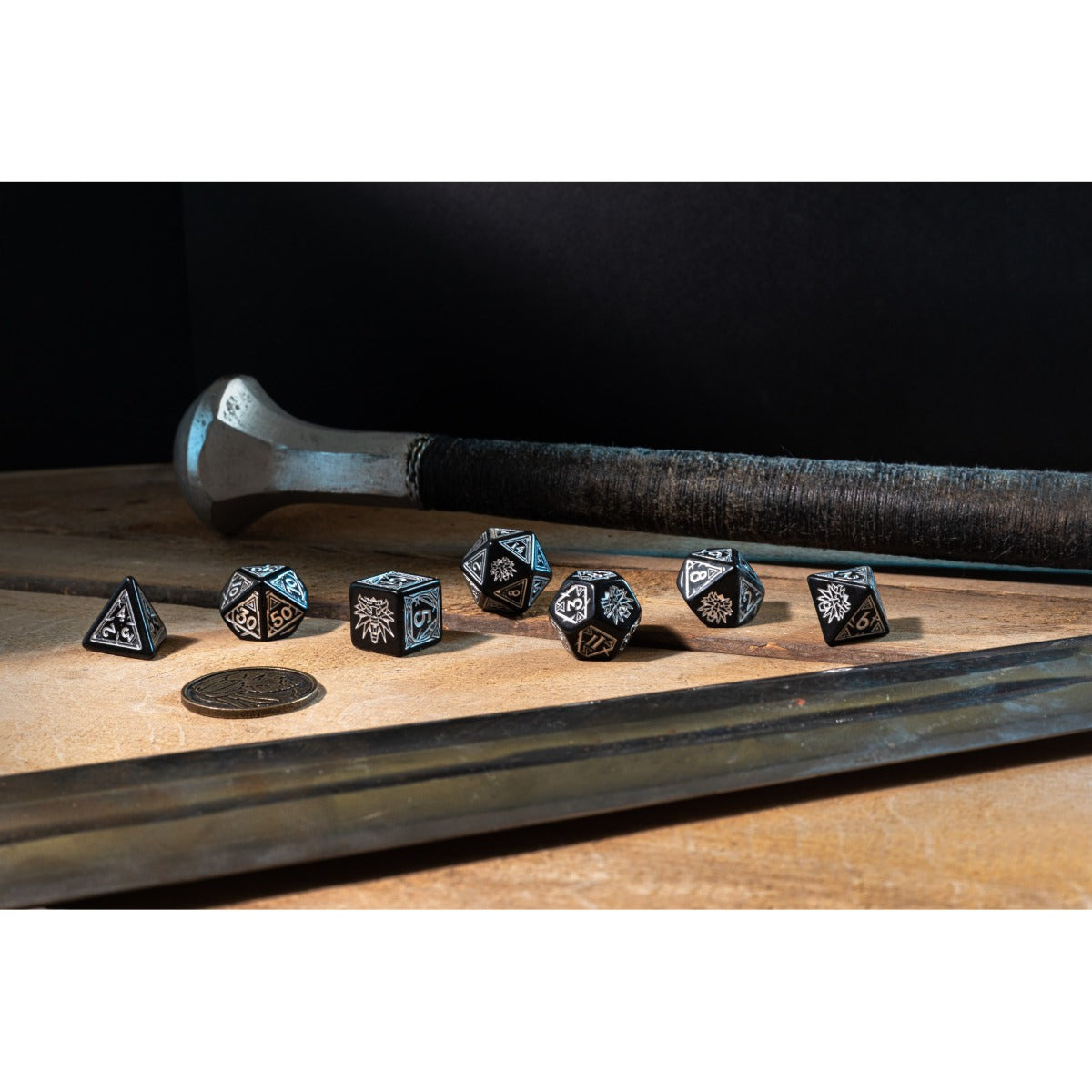 Q Workshop - The Witcher Dice Set Geralt - Silver Sword Dice Set 7 With Coin